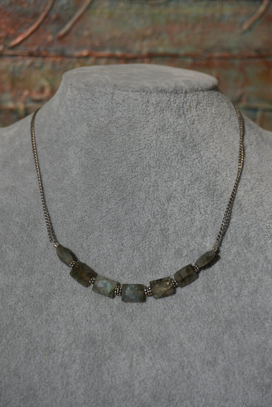 Naszyjnik labradoryt, łańcuszek srebrny