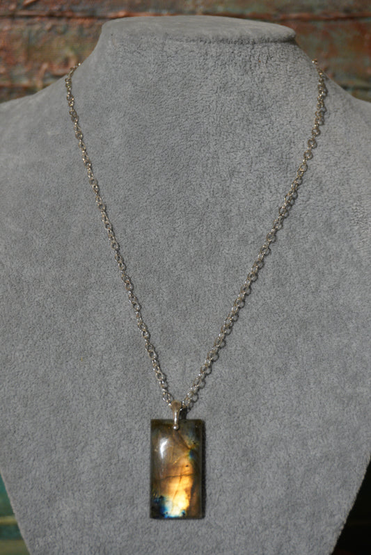 Efektowny naszyjnik, łańcuszek srebrny, wisior labradoryt