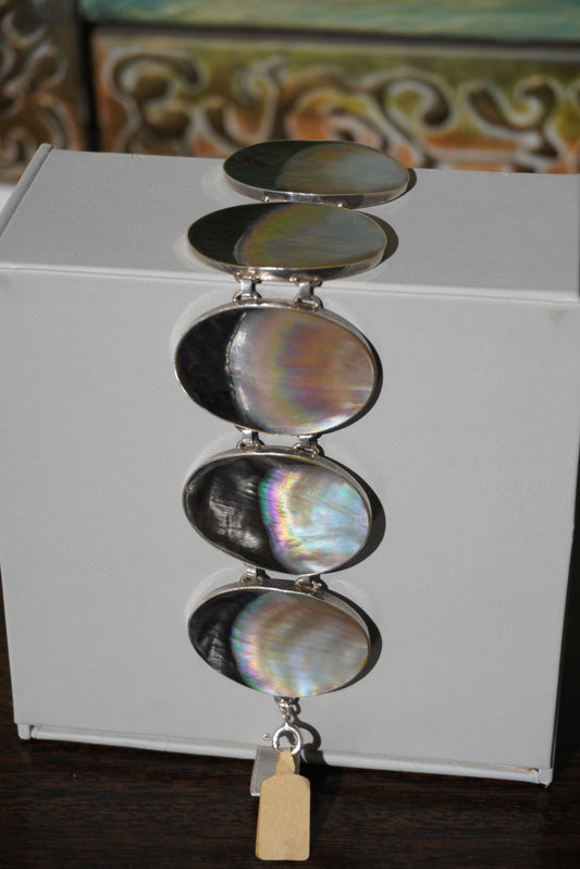 Bransoletka srebrna pr. 925, muszla.