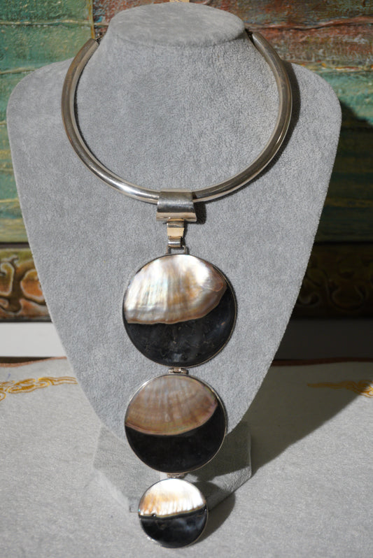 Naszyjnik, obroża ze srebra, muszla