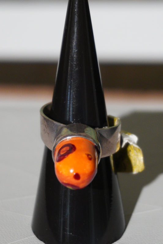 Pierścionek ceramika wypalana, szkło, srebro pr. 925