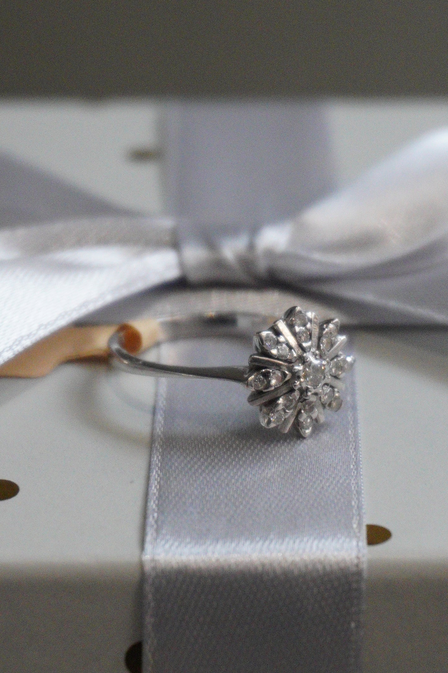 Pierścionek białe złoto, diamenty