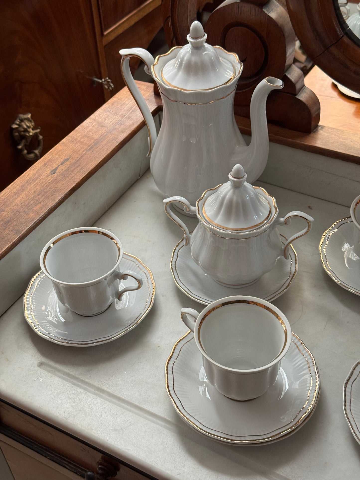 Serwis herbaciany, porcelana, pozłacany