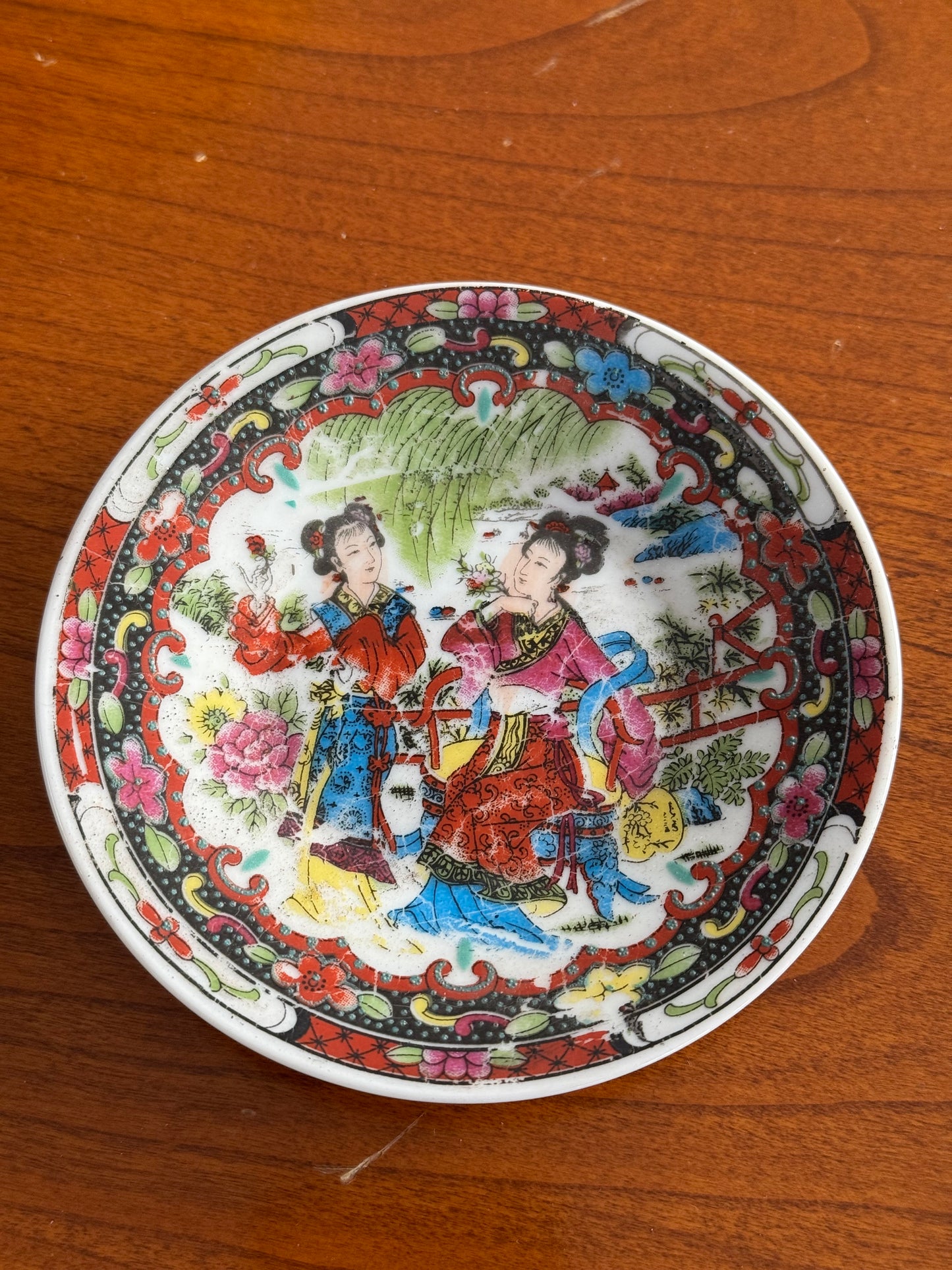 Filiżanka ze spodkiem, porcelana, ręcznie zdobiona, Chiny