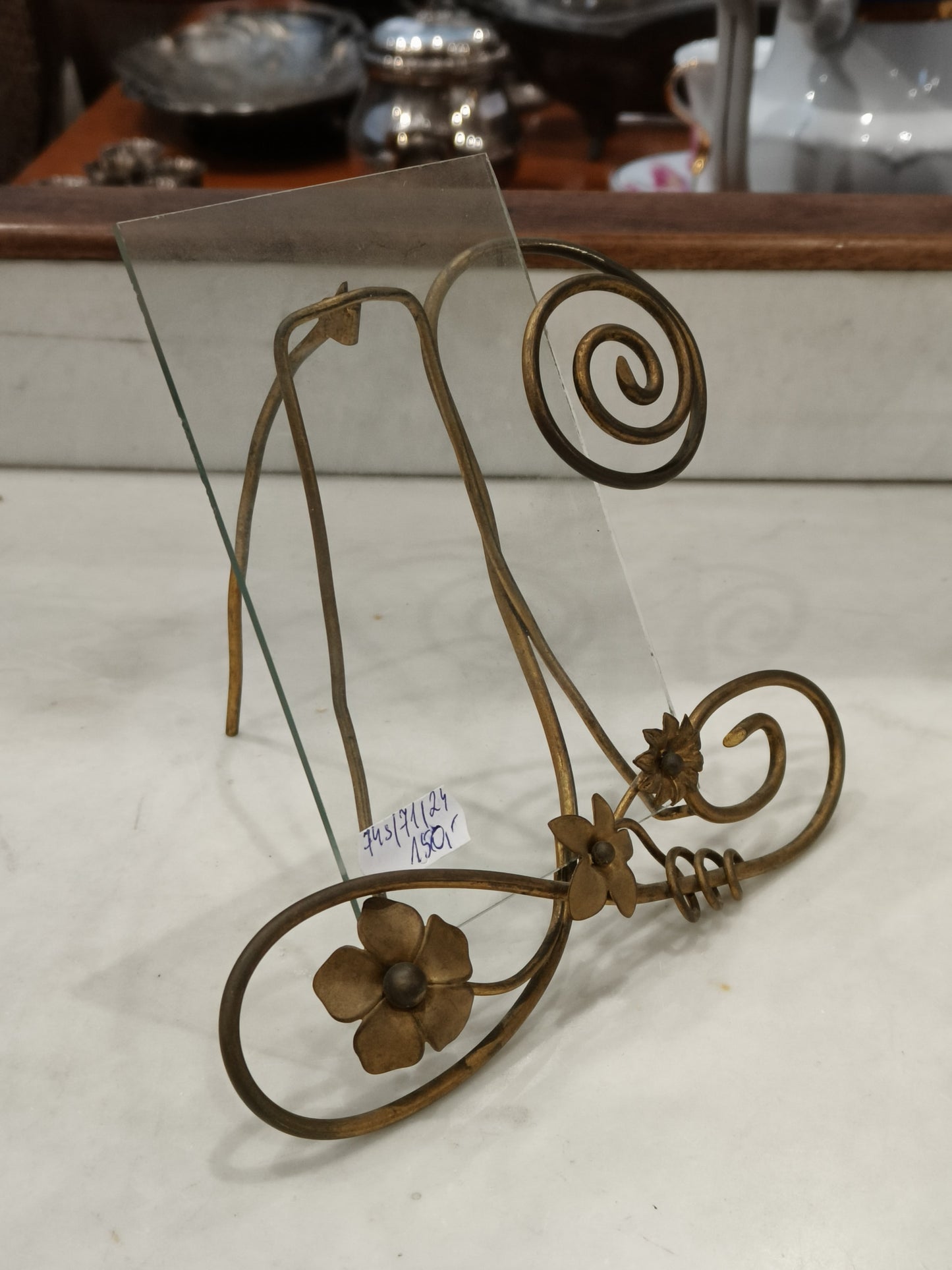 Ramka druciana, motyw kwiatowy