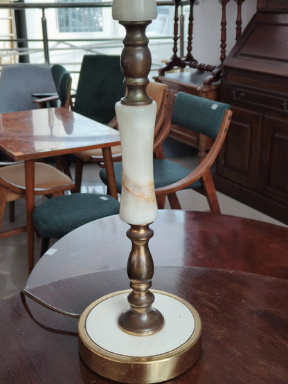 Lampa salonowa, noga z onyksu, abażur