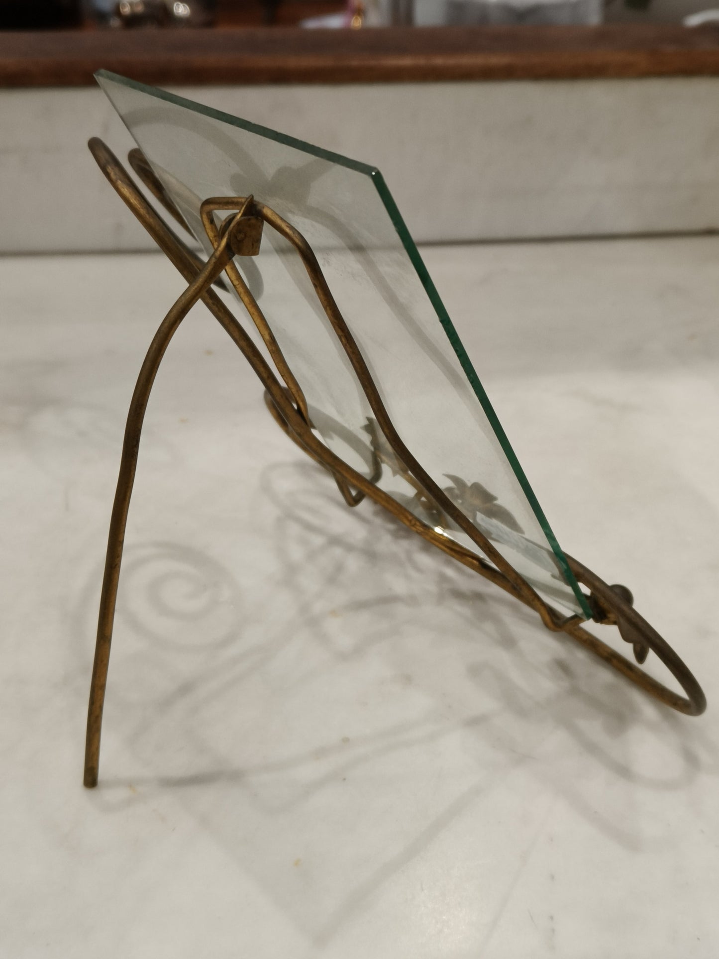 Ramka druciana, motyw kwiatowy