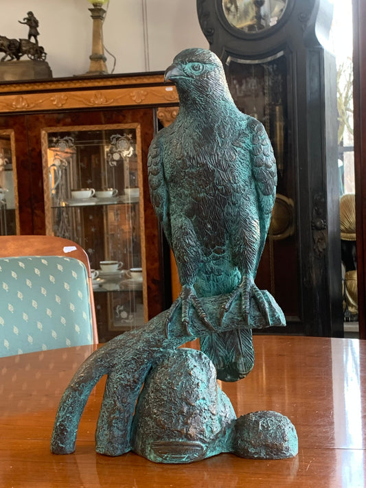 Rzeźba sokoła z brązu, patyna, sygnowana