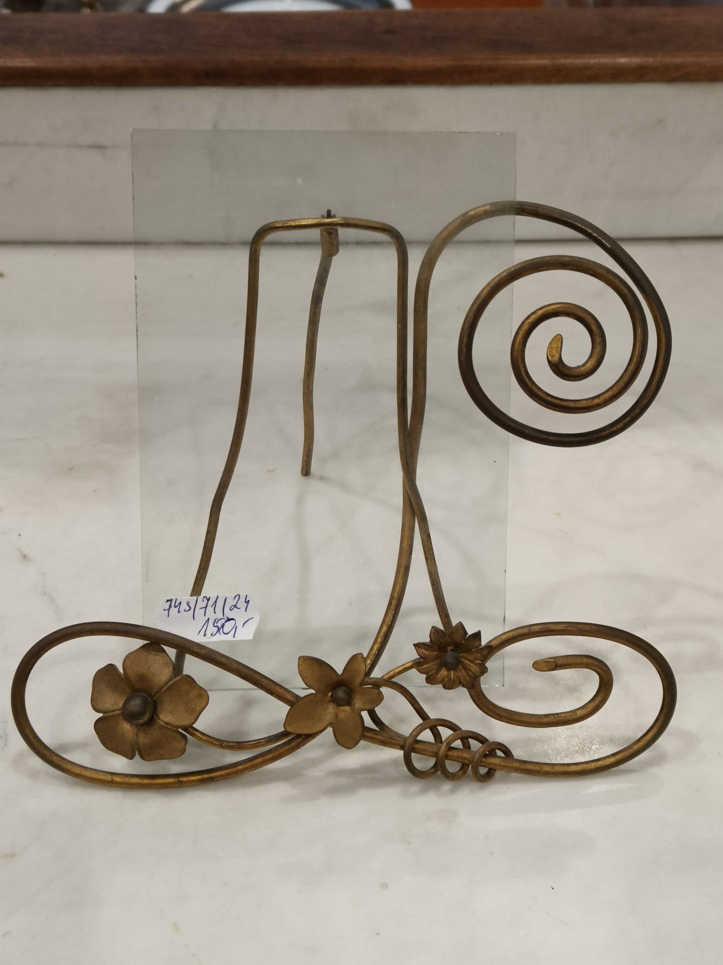 Ramka druciana, motyw kwiatowy