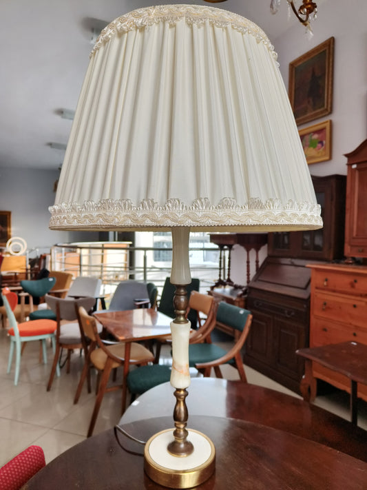 Lampa salonowa, noga z onyksu, abażur