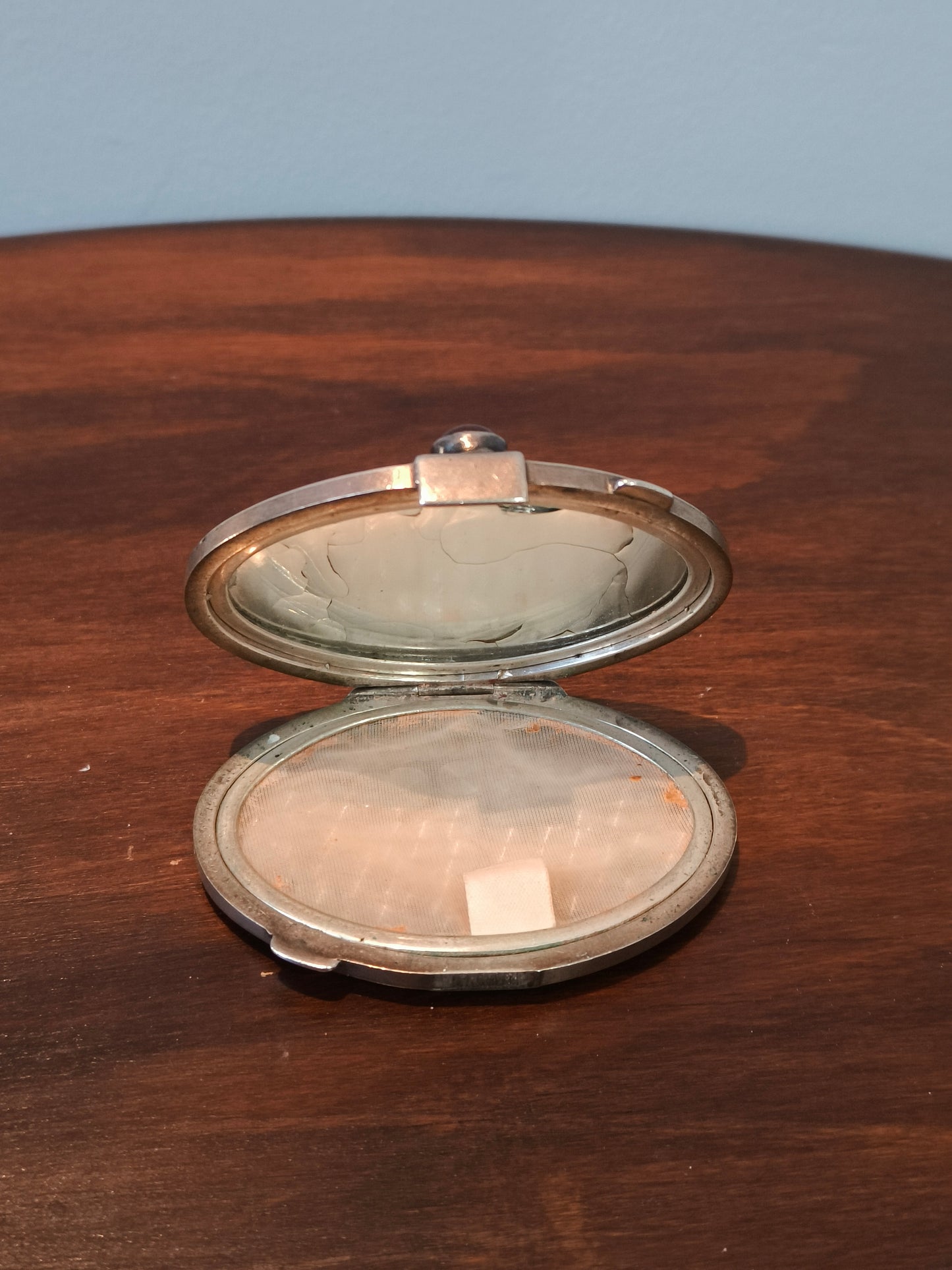 Puderniczka srebrna, sygnowana ORNO