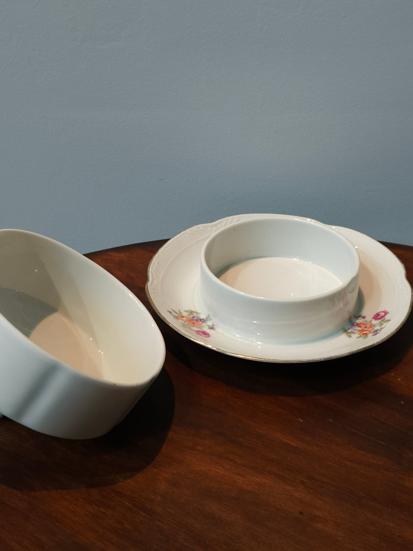 Maselnica porcelanowa sygnowana Chodzież