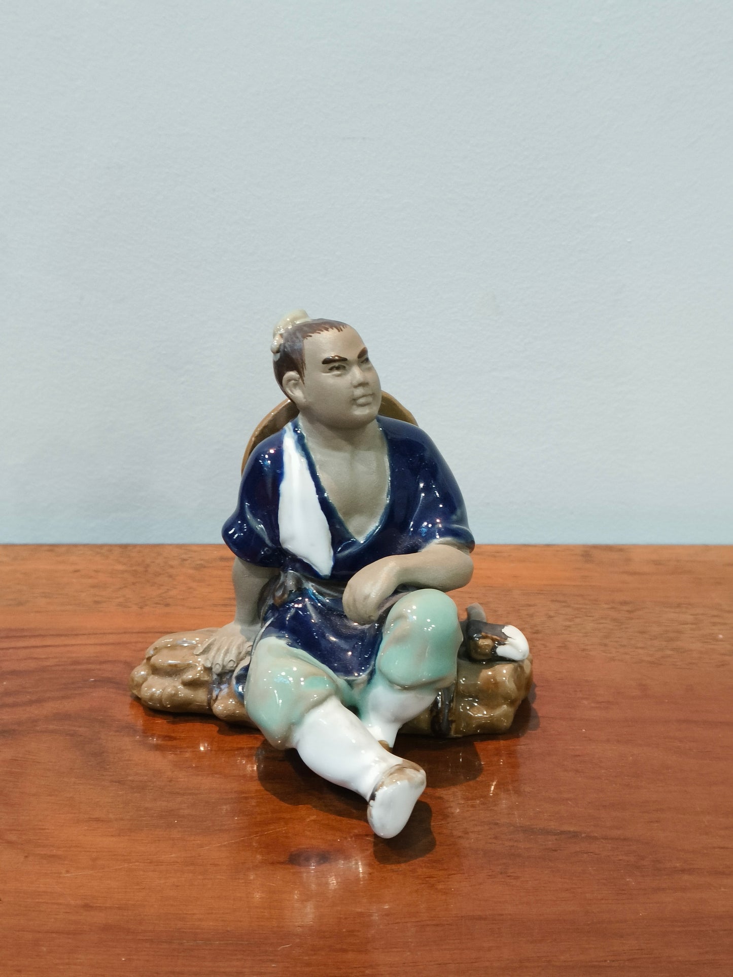 Figurka porcelanowa drwal