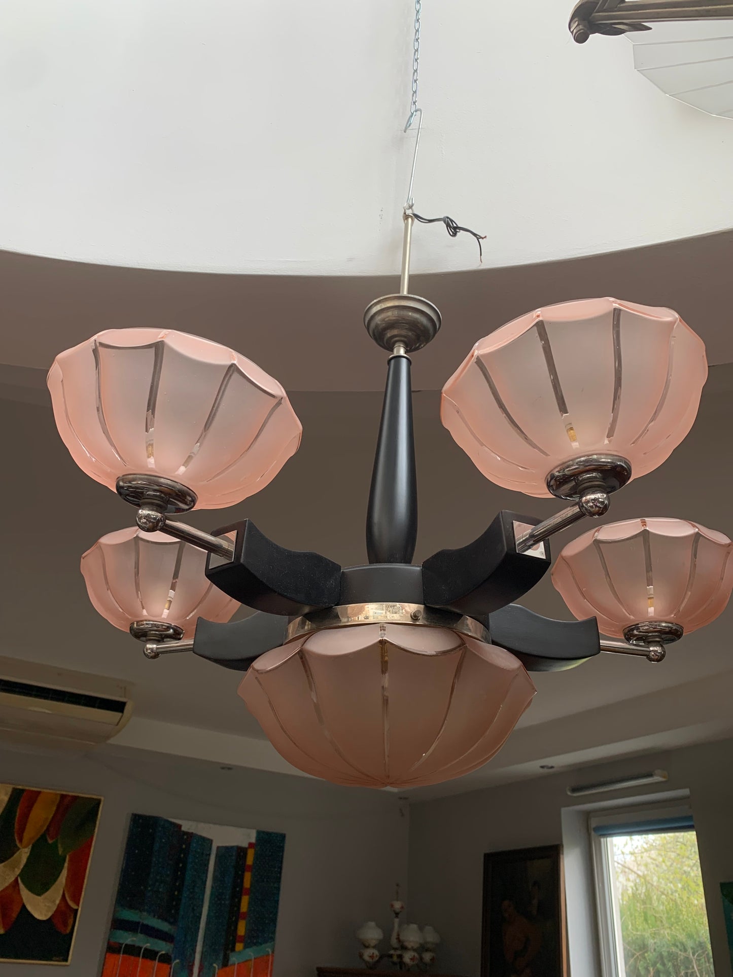Żyrandol Art Deco lata 30-e, różowe klosze