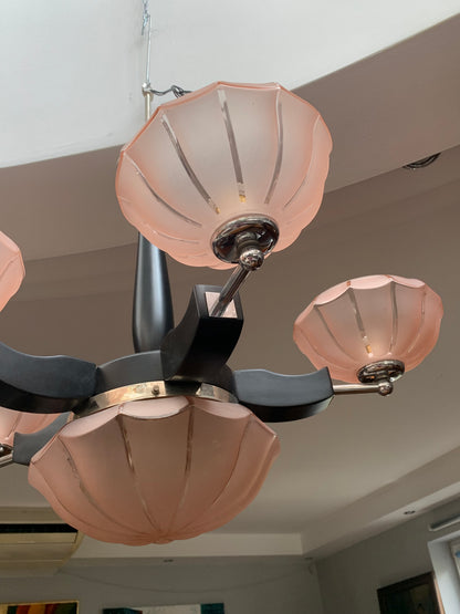 Żyrandol Art Deco lata 30-e, różowe klosze