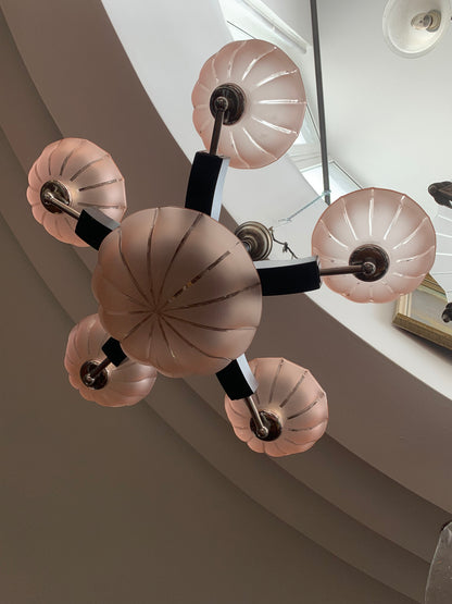 Żyrandol Art Deco lata 30-e, różowe klosze