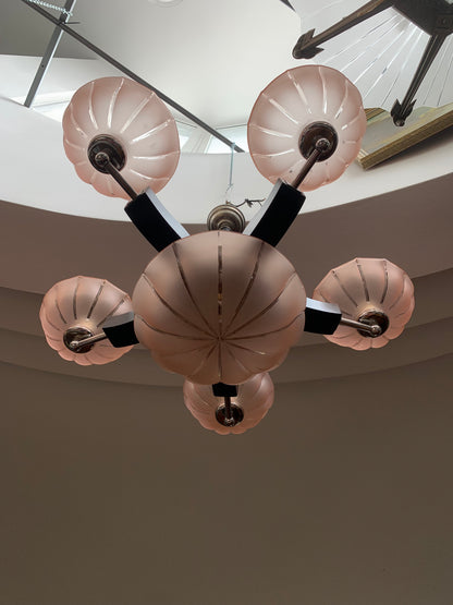 Żyrandol Art Deco lata 30-e, różowe klosze