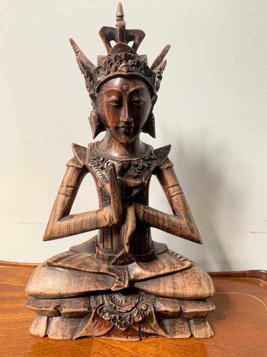 Rzeźba tajska ręcznie wykonana Budda w pozycji modlitewnej