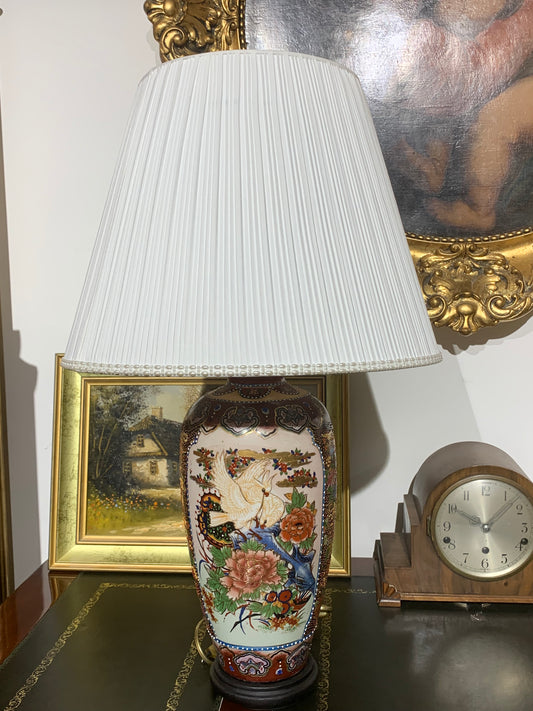 Lampa porcelanowa, stołowa z plisowanym abażurem