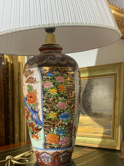 Lampa porcelanowa, stołowa z plisowanym abażurem
