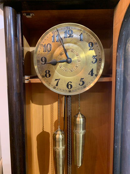 Przedwojenny zegar podłogowy, wagowy w dębowej obudowie z lat 20 ch