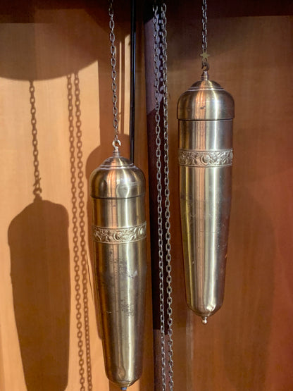 Przedwojenny zegar podłogowy, wagowy w dębowej obudowie z lat 20 ch