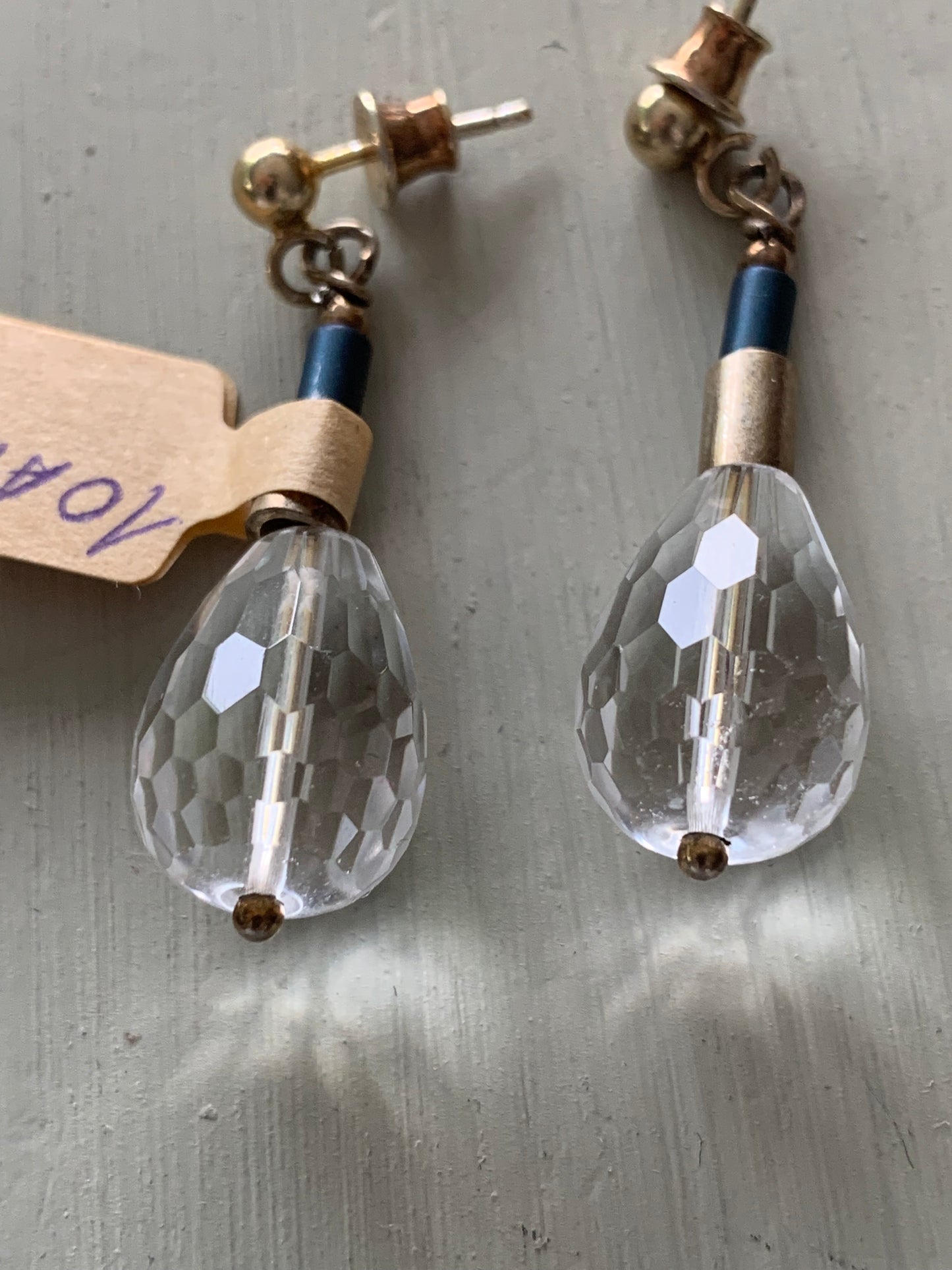 Kolczyki z kryształu górskiego. fasetowane