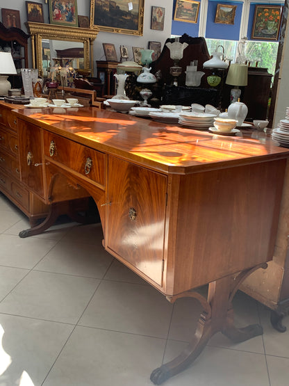 Buffet, große, stilvolle Mahagonikommode