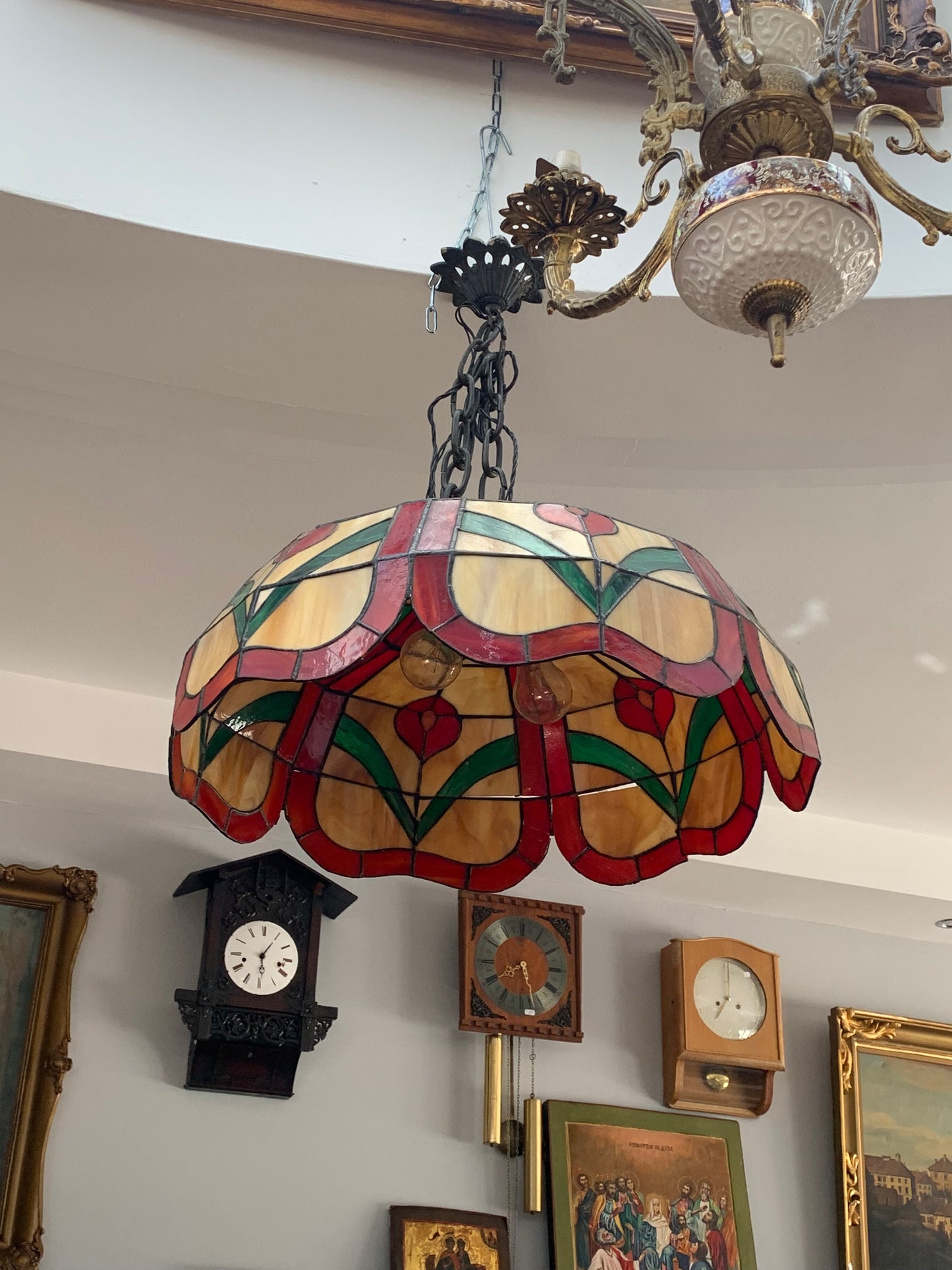 Lampa wisząca witrażowa w styli Tiffany