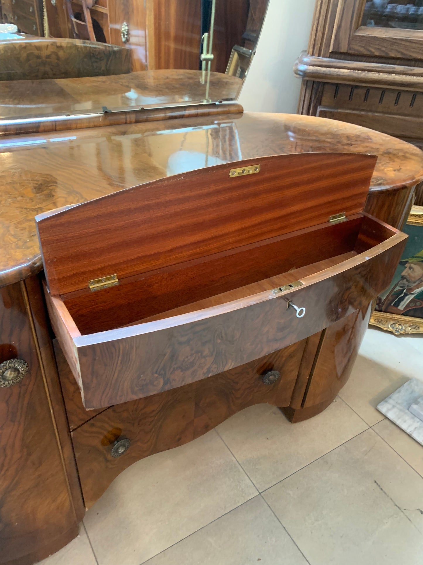 Toaletka Art Deco orzechowa, przedwojenny mebel
