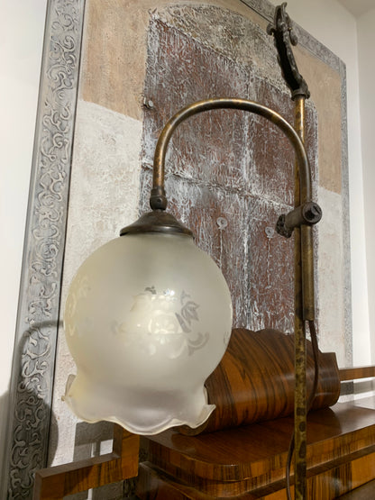 Lampa secesyjna, mosiądz, szklany klosz