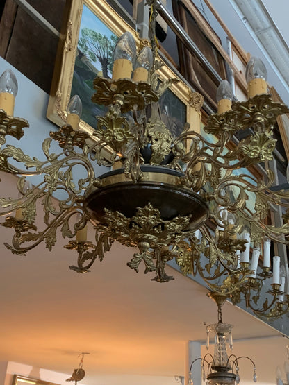Duży, mosiężny żyrandol 15-ramienny