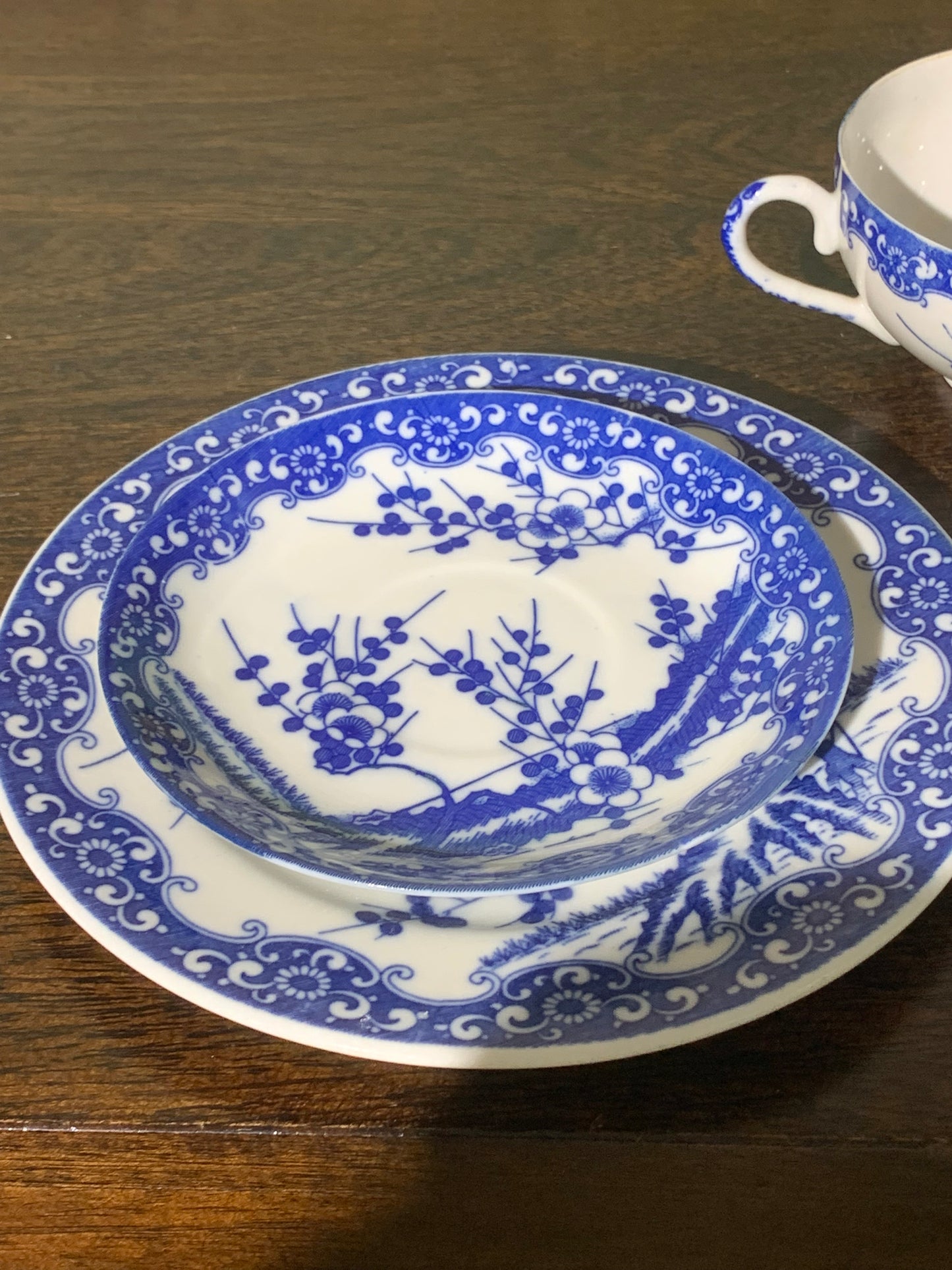 Filiżanka z japońskiej porcelany sygnowana