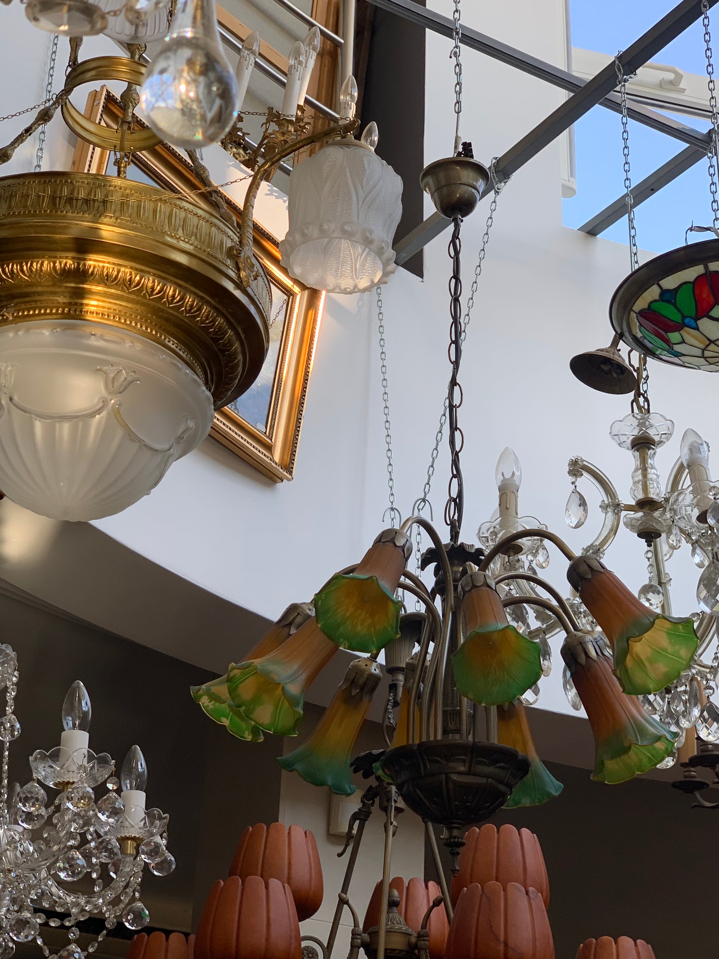 Żyrandol w stylu Art Nouveau 10 ramienny ze szklanymi kloszami