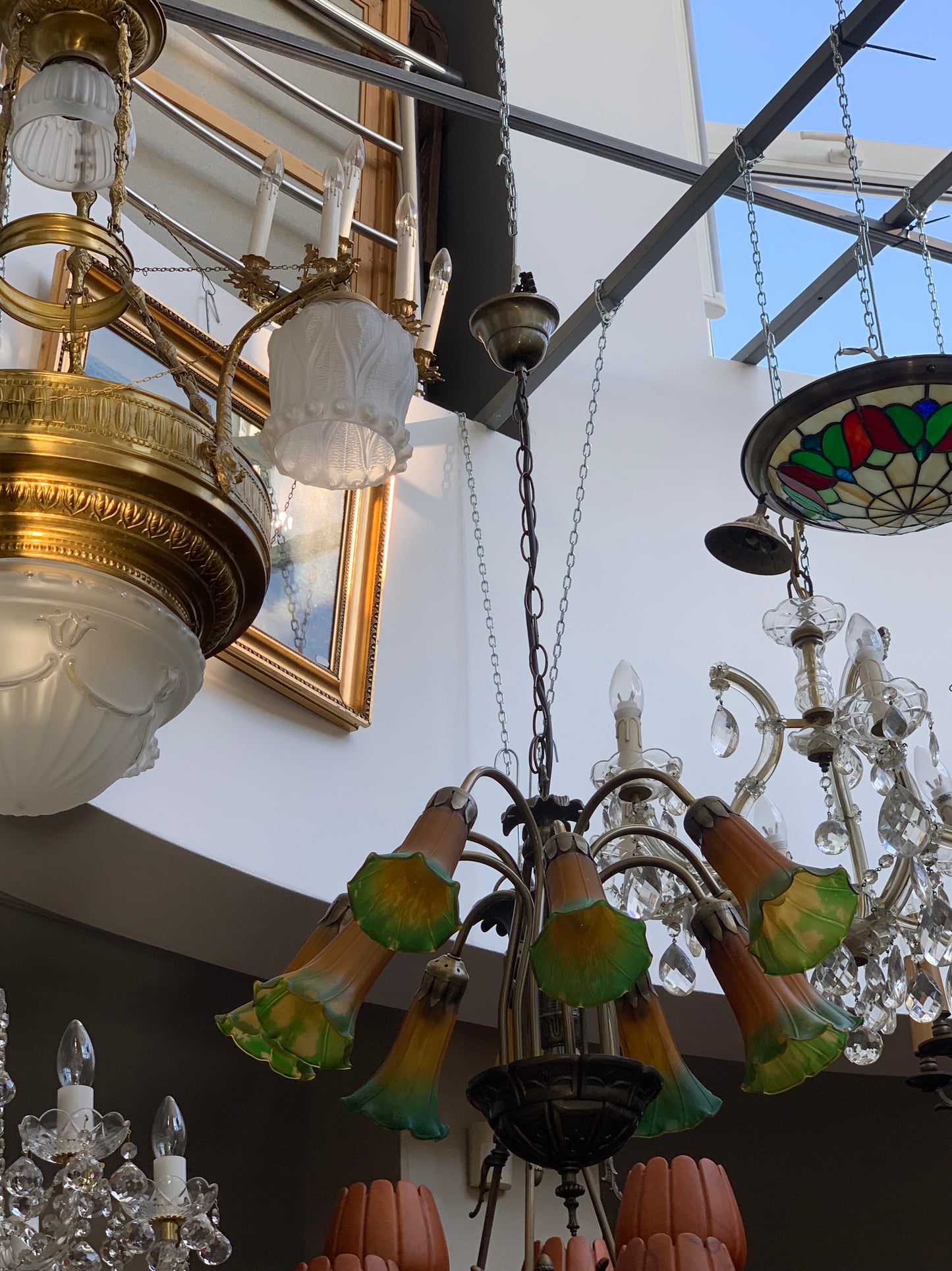 Żyrandol w stylu Art Nouveau 10 ramienny ze szklanymi kloszami