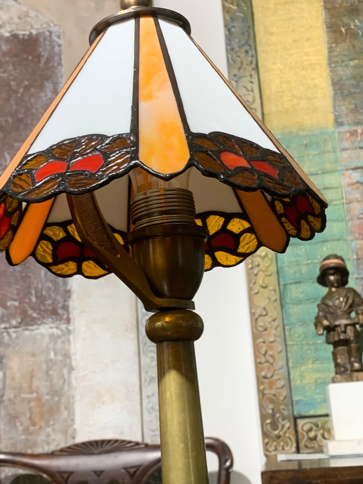 Lampa z brązu, abażur, szkło witrażowe
