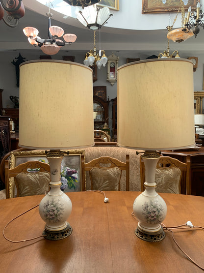 Lampa secesyjna, salonowa, porcelanowa z abażurem, 1910 r. Francja