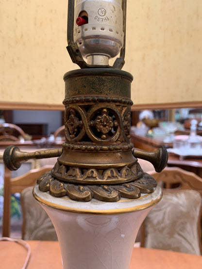 Lampa secesyjna, salonowa, porcelanowa z abażurem, 1910 r. Francja