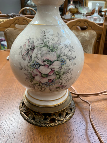 Lampa secesyjna, salonowa, porcelanowa z abażurem, 1910 r. Francja