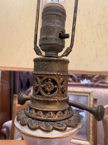 Lampa secesyjna, salonowa, porcelanowa z abażurem, 1910 r. Francja