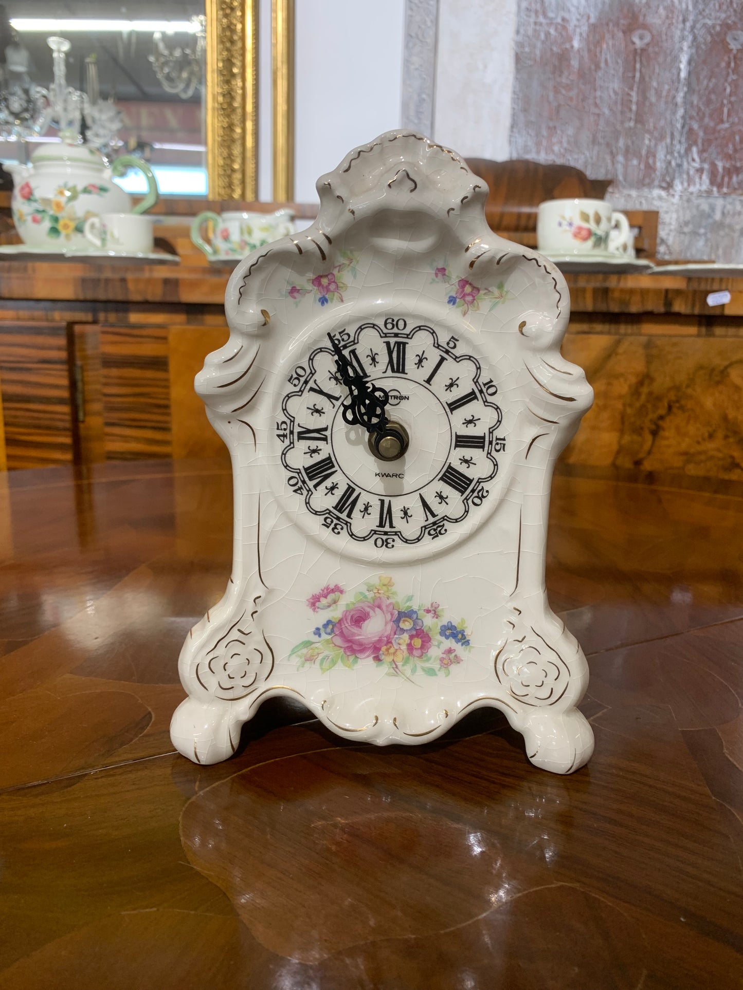 Metron collector's mantel clock, porcelain case
