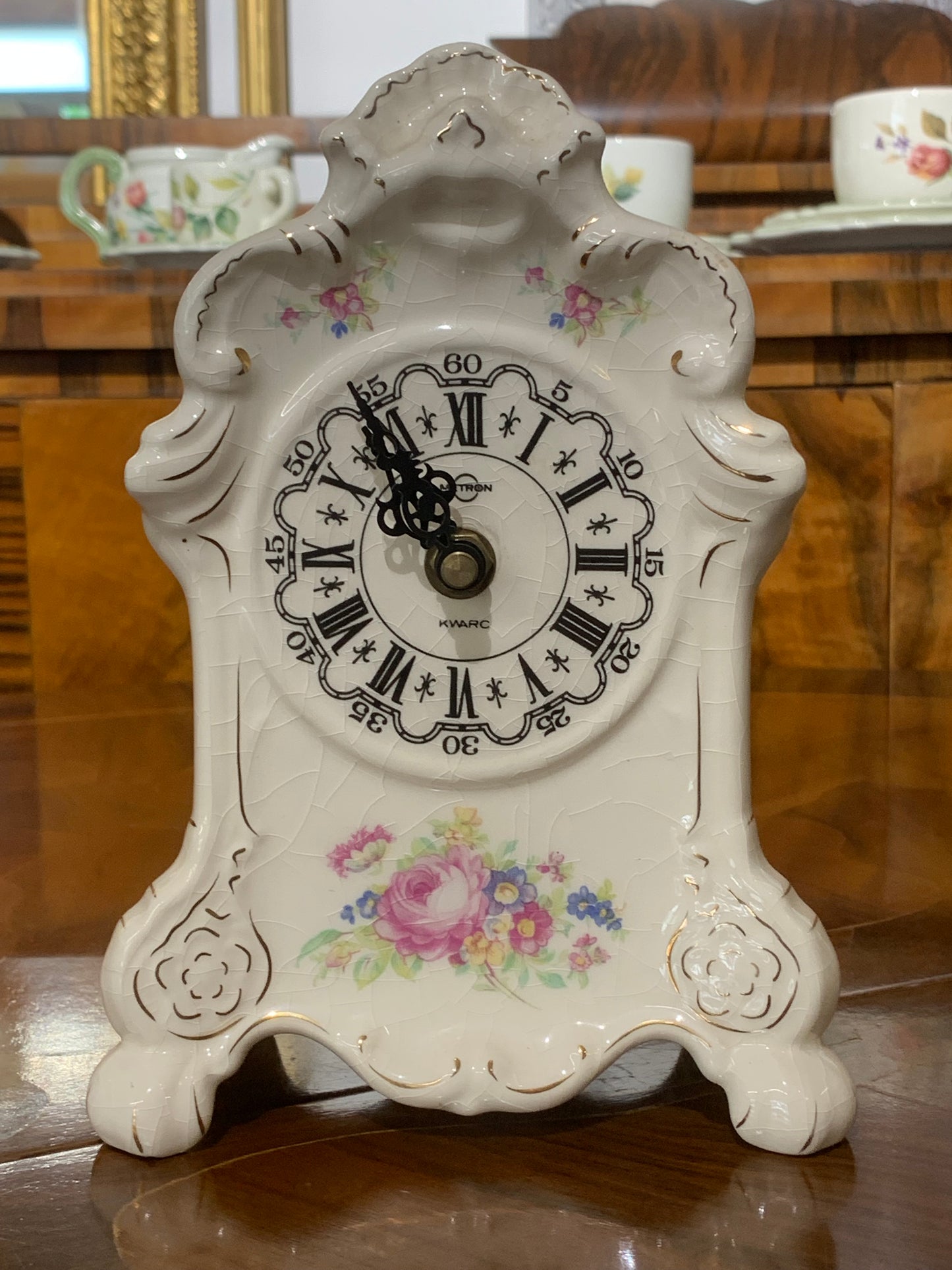 Metron collector's mantel clock, porcelain case