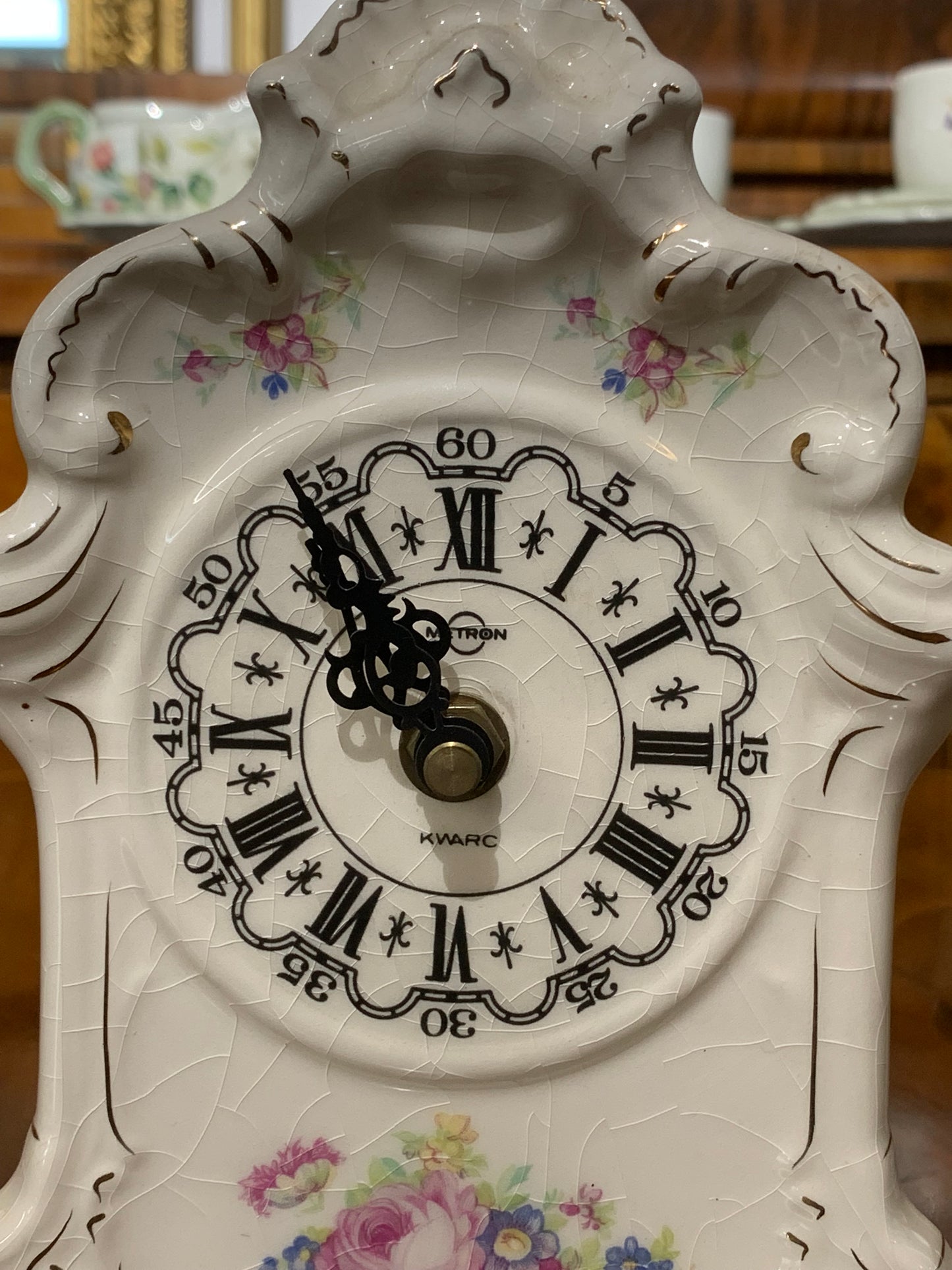 Metron collector's mantel clock, porcelain case