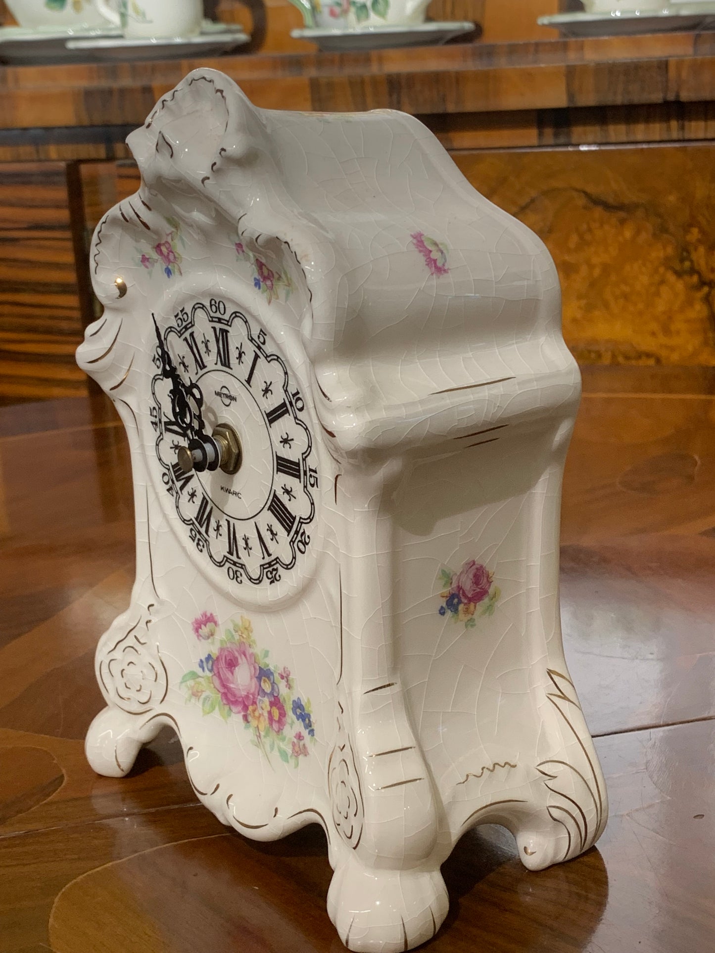 Metron collector's mantel clock, porcelain case