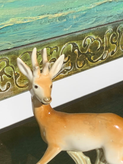 Figurka szkliwiona, porcelanowa jelonek