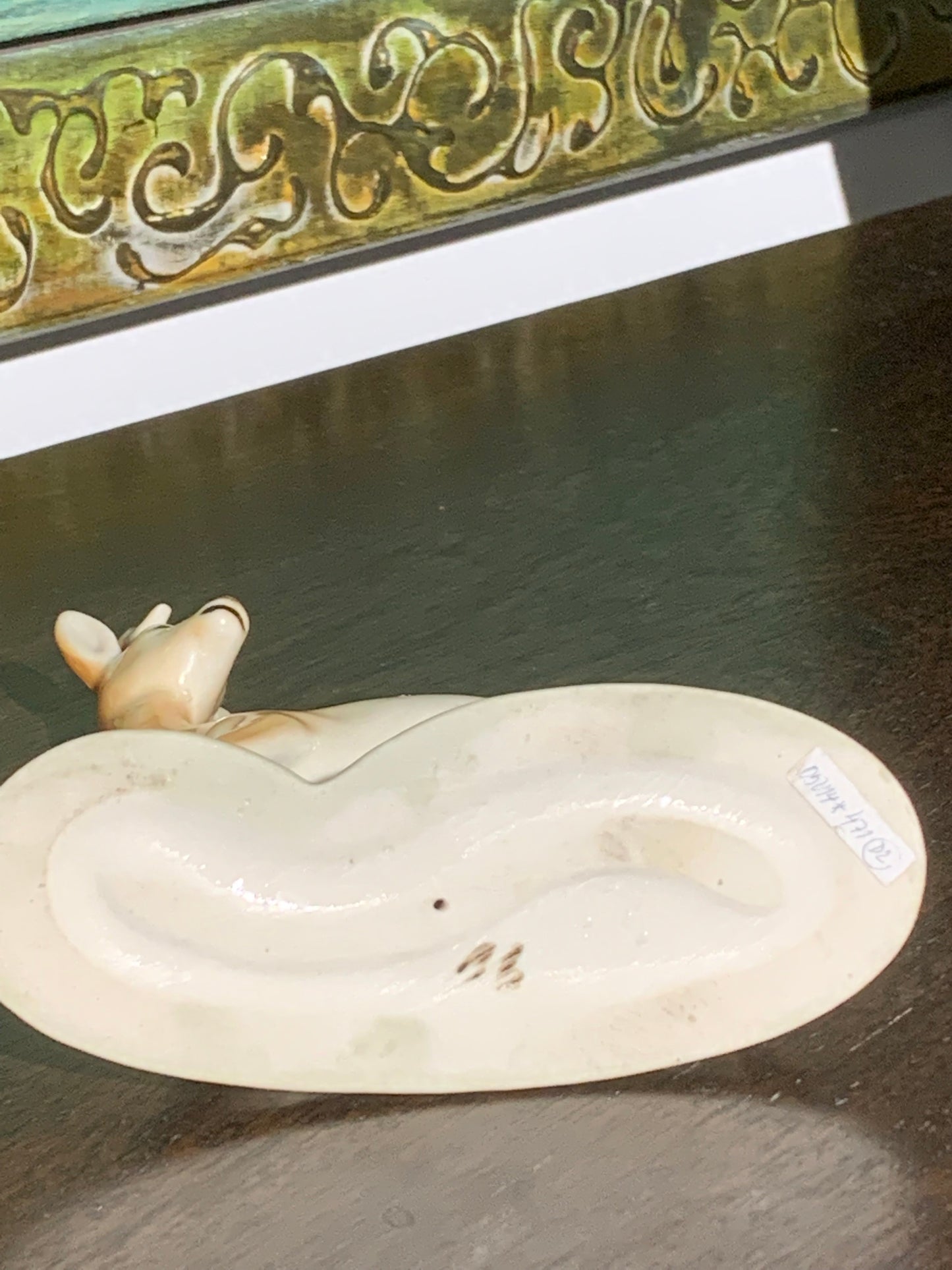 Figurka szkliwiona, porcelanowa jelonek
