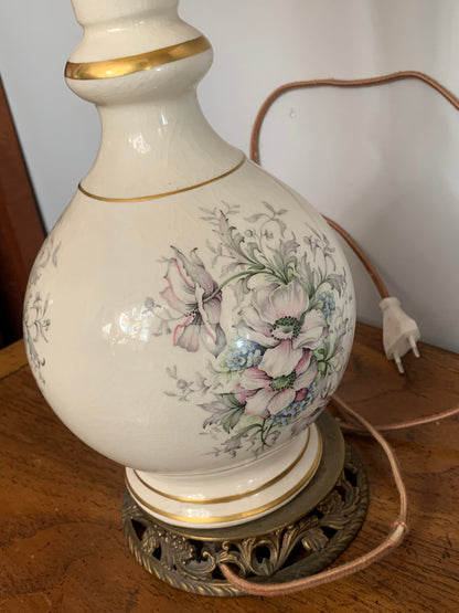 Lampa secesyjna, salonowa, porcelanowa z abażurem, 1910 r. Francja