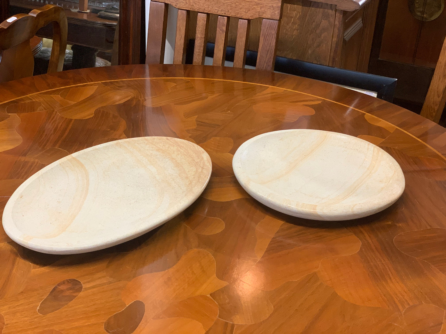 Patera okrągła/owalna z piaskowca, Ukraina, rękodzieło