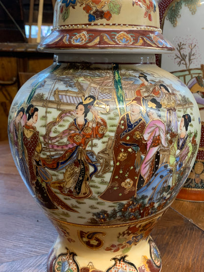 Wazony chińskie Satsuma 2 szt. ręcznie zdobione, sygnowane