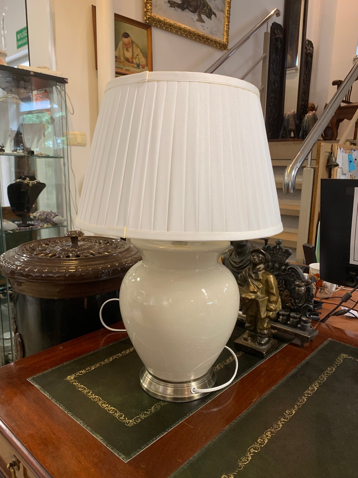 Lampa ceramiczna, pękata z plisowanym abażurem